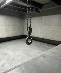 Maintenance pit hoist scene